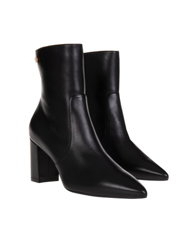 Czarne skórzane botki LINARIA