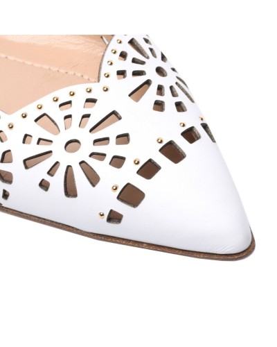 Białe skórzane sandały