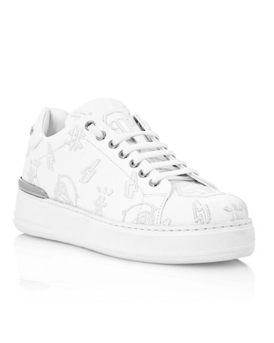 Białe skórzane sneakersy