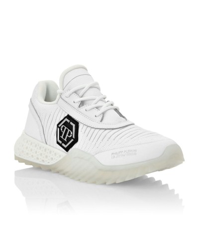 Białe sneakersy