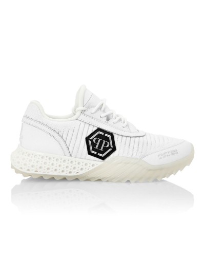 Białe sneakersy