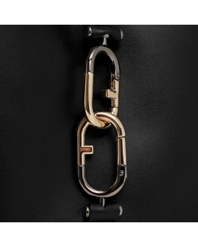 Czarna skórzana torebka