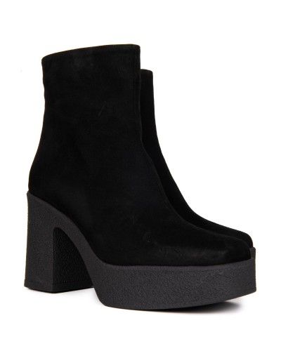 Czarne zamszowe botki na obcasie