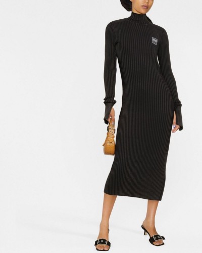 dzianinowa-sukienka-midi-versace-jeans-couture-73haom11cm16n899