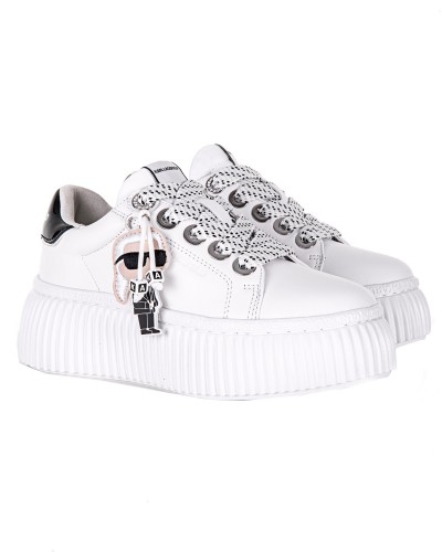 Sneakersy