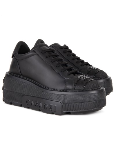 Sneakersy na platformie