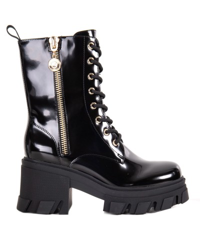 lakierowane-botki-czarne-versace-jeans-couture-75va3s82zs903899