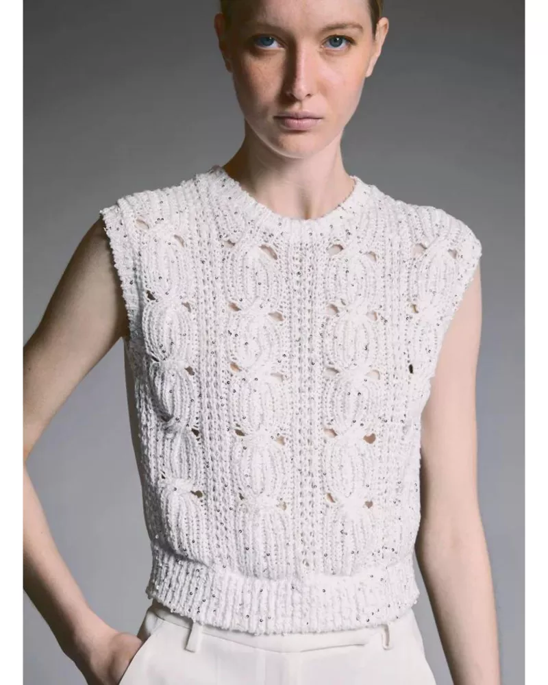 Biały wiosenny sweterek